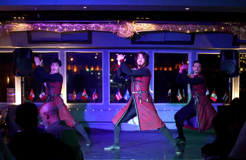 BOSPHORUS DINNER CRUISE & TURKISH NIGHT SHOW (VIP FRONT TABLE VIP LARGE MENU WITH DRINKS)