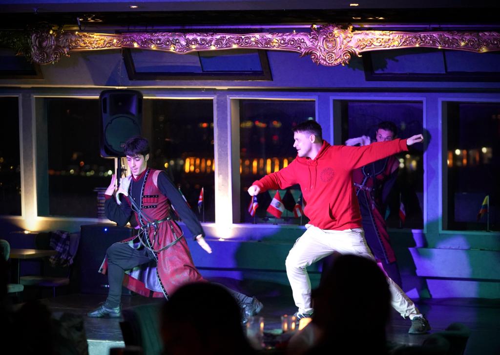 BOSPHORUS DINNER CRUISE & TURKISH NIGHT SHOW (VIP FRONT TABLE VIP LARGE MENU WITH DRINKS)