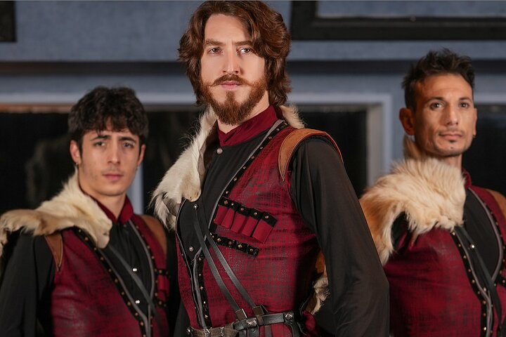 Bosphorus Dinner Cruise (Soft Drinks & Local Alcohols + Dinner + Hotel Transfer + Turkish Show )- Standart Table