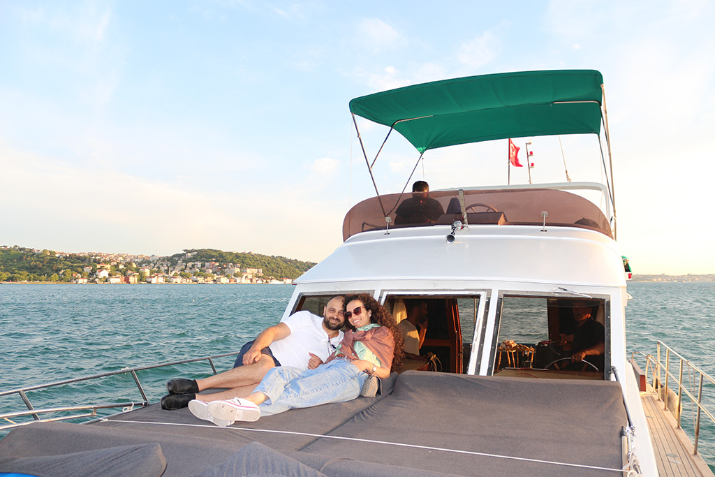 BEST Sunset Sail- Luxury Yacht Cruise - With Hotel Transfer & WITH LIVE PROFESSIONAL GUIDE 