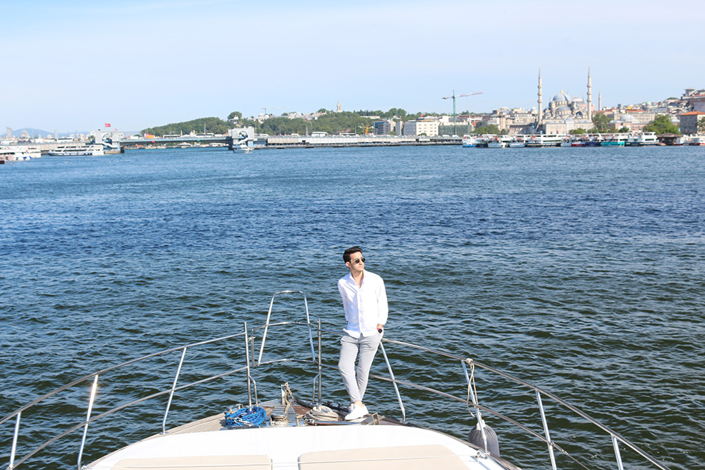 BEST Sunset Sail- Luxury Yacht Cruise - With Hotel Transfer & WITH LIVE PROFESSIONAL GUIDE 